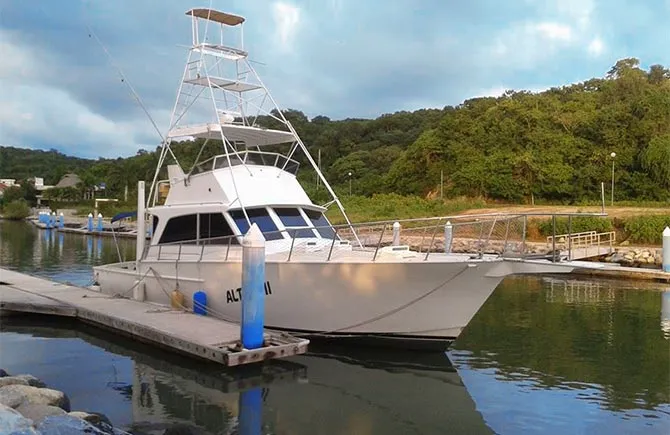 Private yacht charter in Huatulco bays
